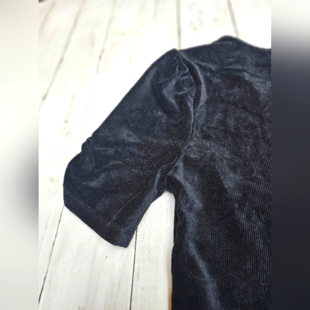 NEW American Rag Top Black Velvet Ribbed Ruched Short Sleeves Blouse Vneck Soft - Picture 11 of 14